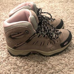 HI-TEC WOMENS HIKING BOOTS